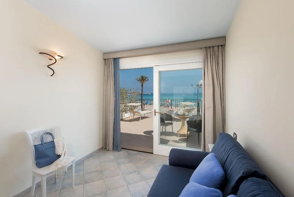 Room, Riviera, Palermo