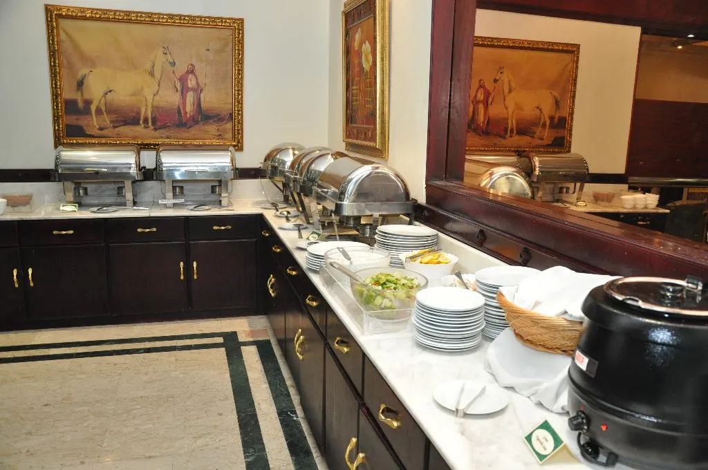 Restaurant, Claridge, Dubai