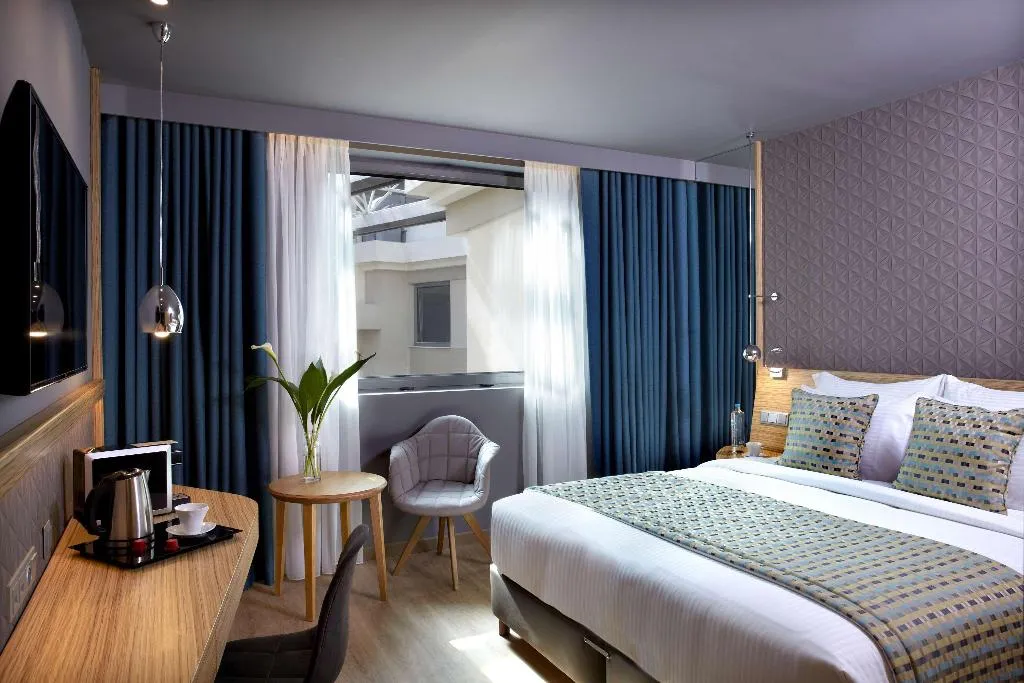 Double or Twin STANDARD Room, Wyndham Grand Athens, Athens