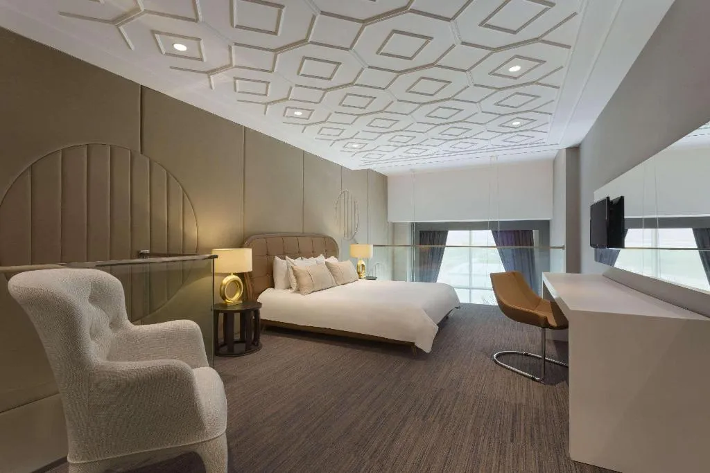 SUITE QUEEN SIZE BED Room, Ramada Hotel & Suites Kemalpasa Izmir, Izmir