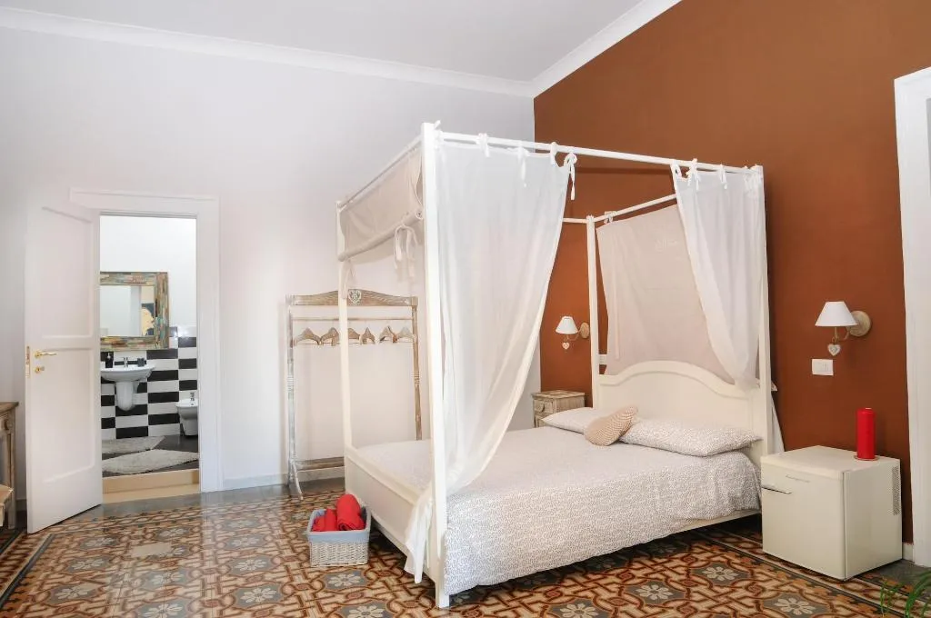 Room, B&B Napul'art, Naples