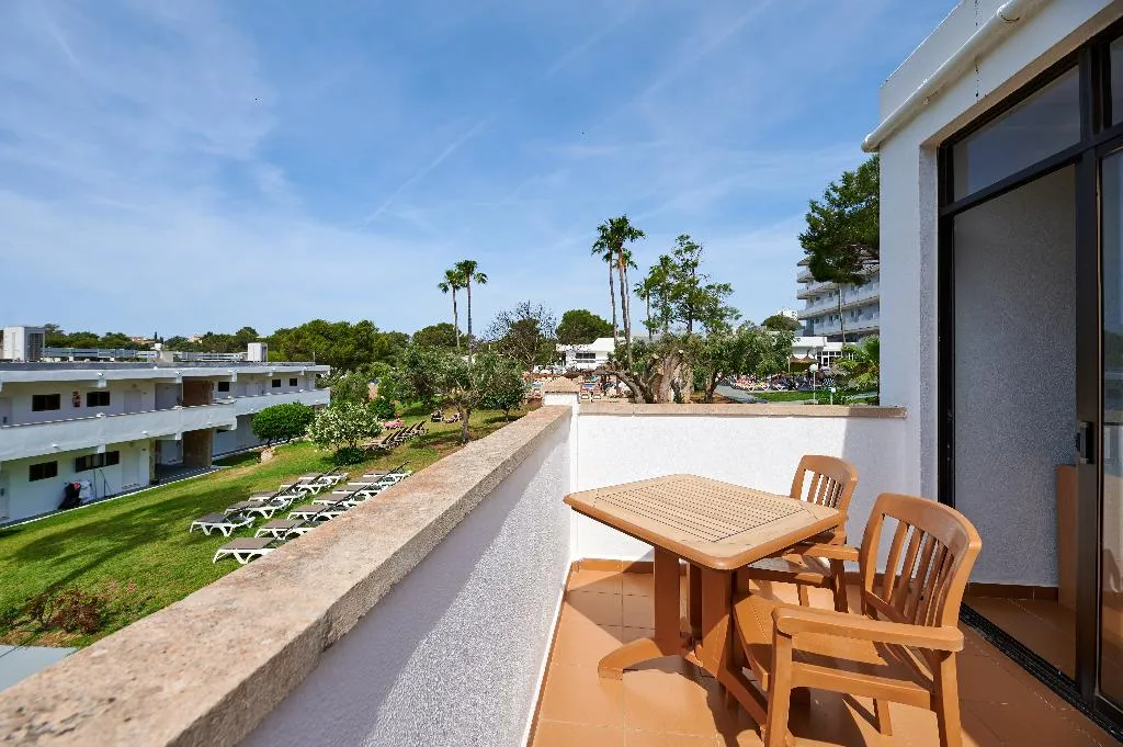 FAMILY ROOM WITH BALCONY Room, AluaSun Cala Antena, Majorca