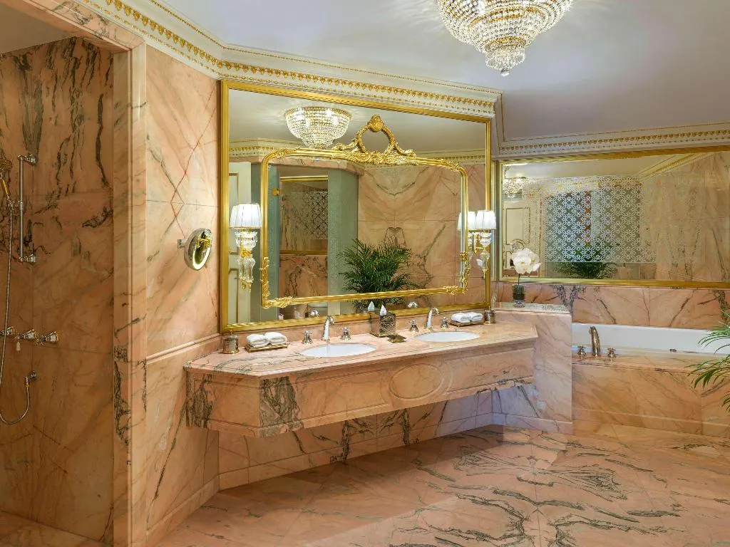 SUITE Presidential Room, Raffles The Palm Dubai, Dubai