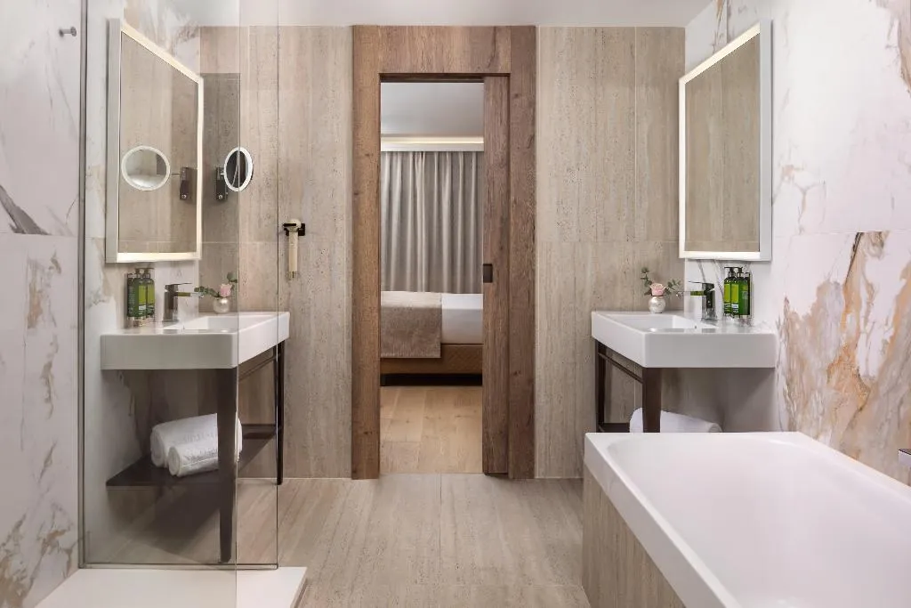 SUITE CAPACITY 3 Room, VP SOGNIO Metropolitano, Madrid