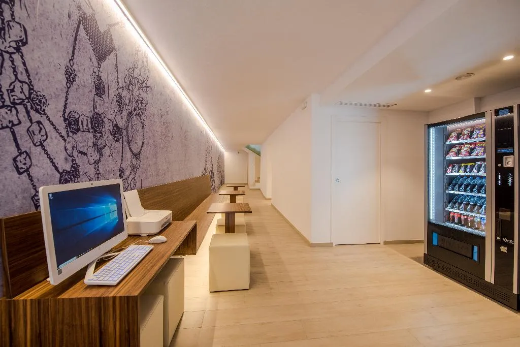 Lobby, Los Angeles, Ibiza