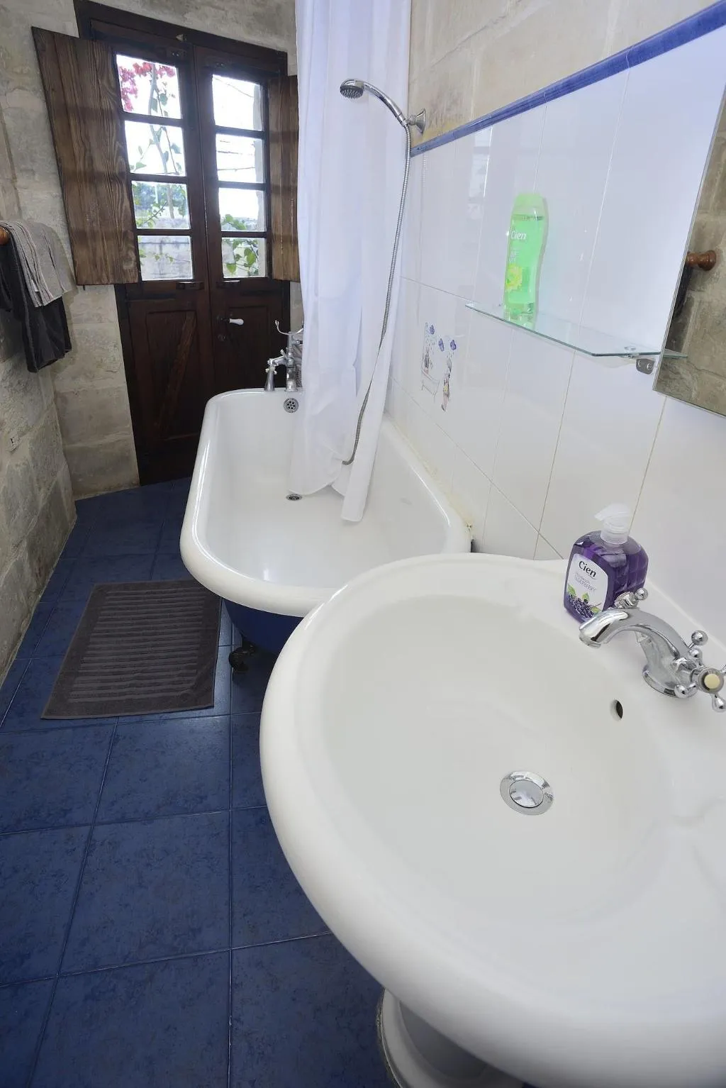 Room, The Burrow Guest House, Malta