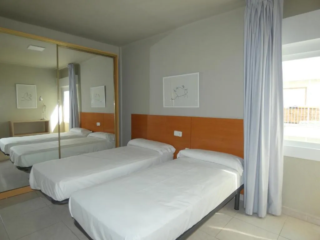 APARTMENT CAPACITY 8 THREE BEDROOMS Room, Rentalmar Family Acantilados, Costa Dorada