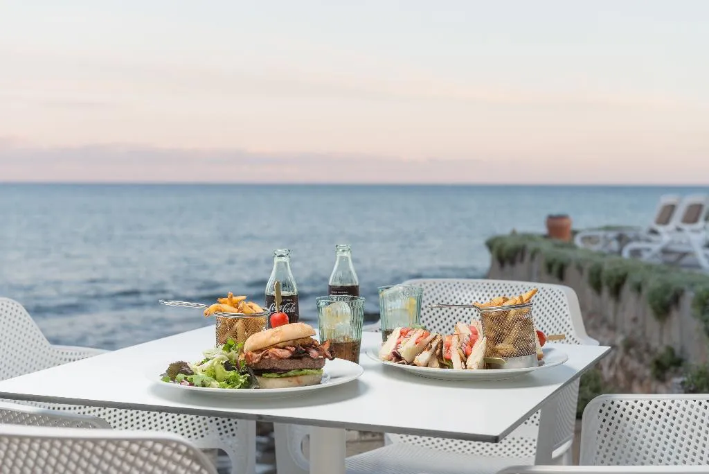 Bar, Hotel Atolon & Kaafu Beach Club, Majorca