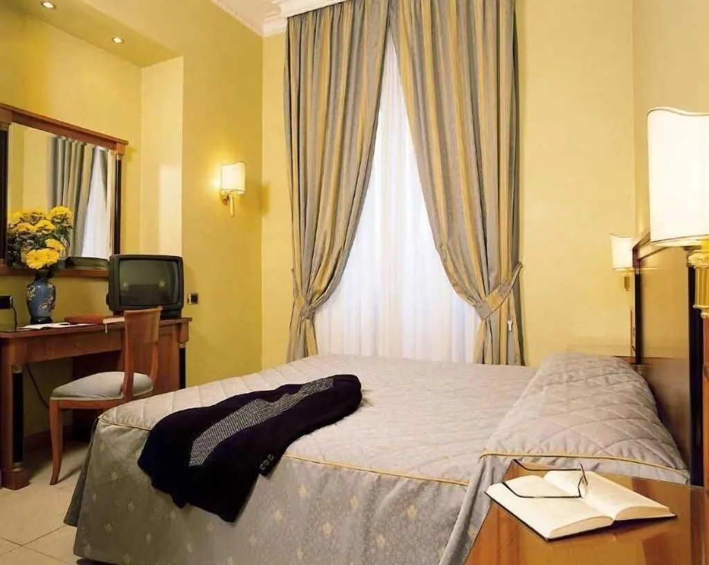TRIPLE ONE BEDROOM Room, Miami, Rome