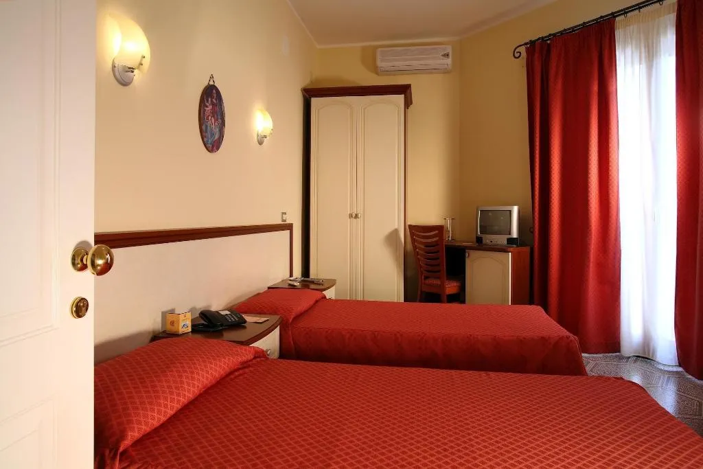 Room, Leon d'Oro, Catania