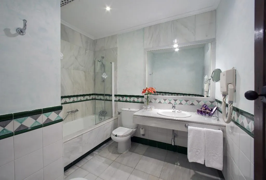 JUNIOR SUITE STANDARD Room, Parador de Guadalupe, Madrid