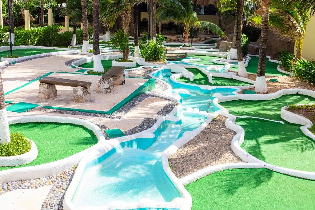 Sports and Entertainment, Crown Paradise Club Cancun All Inclusive, Cancun Area