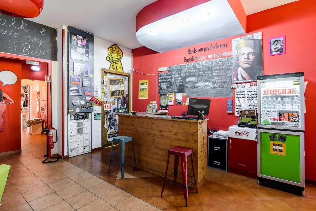 Lobby, Hostel of the Sun, Naples