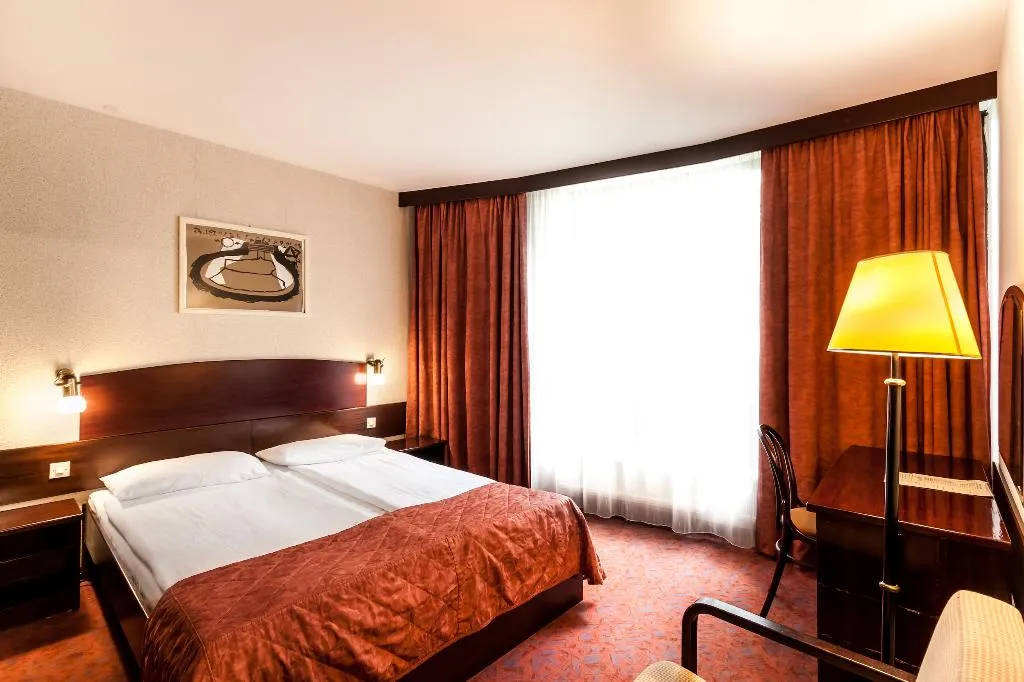 DOUBLE SINGLE USE STANDARD Room, Demel, Krakow