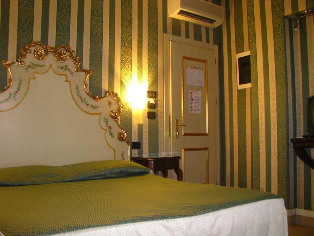 TRIPLE TWO BEDS Room, Hotel Belle Epoque, Venice
