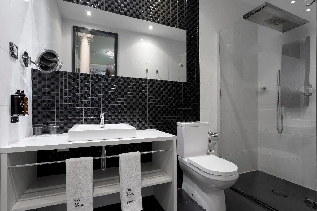 DOUBLE SUPERIOR Room, Petit Palace Lealtad Plaza, Madrid