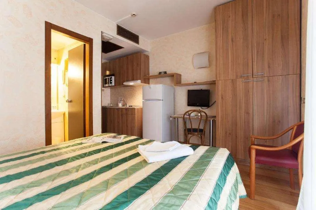 Room, Residence Desenzano, Milan