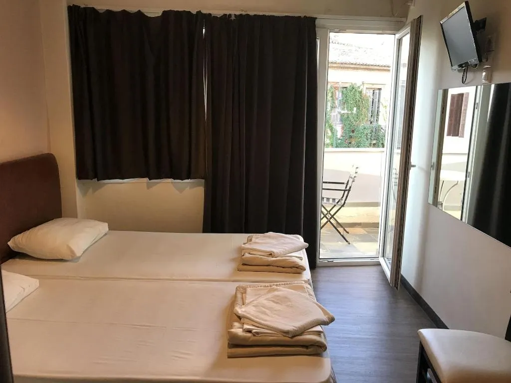 Room, Pella Inn Hostel, Athens