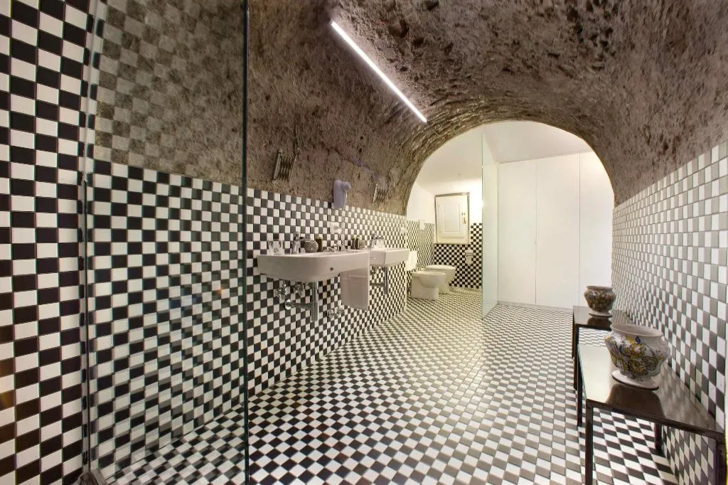 Room, Marina Piccola 73, Naples