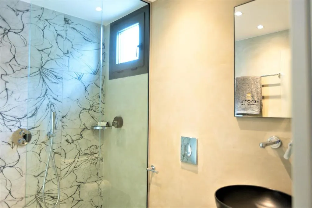 Room, Akrotiri Olympus Luxury Suites, Thessaloniki