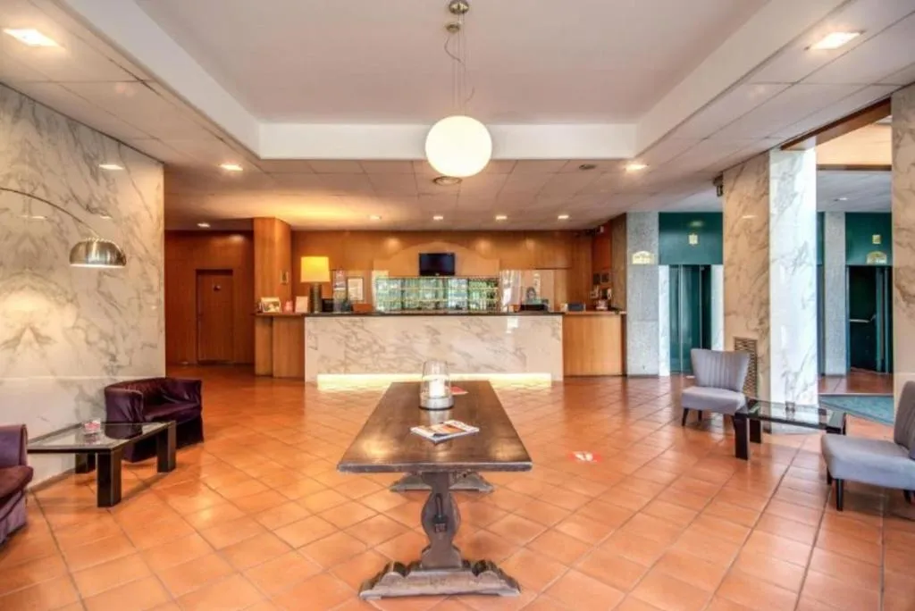 Lobby, Della Rotonda, Milan