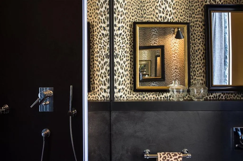 Room, Velona's Jungle Luxury Suites, Florence
