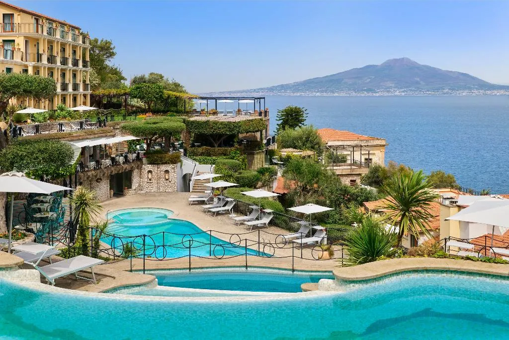 Pool, Grand Hotel Capodimonte, Naples