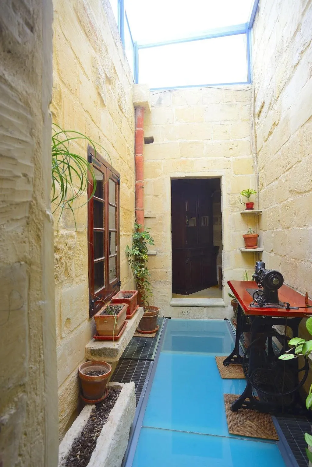 Lobby, The Burrow Guest House, Malta