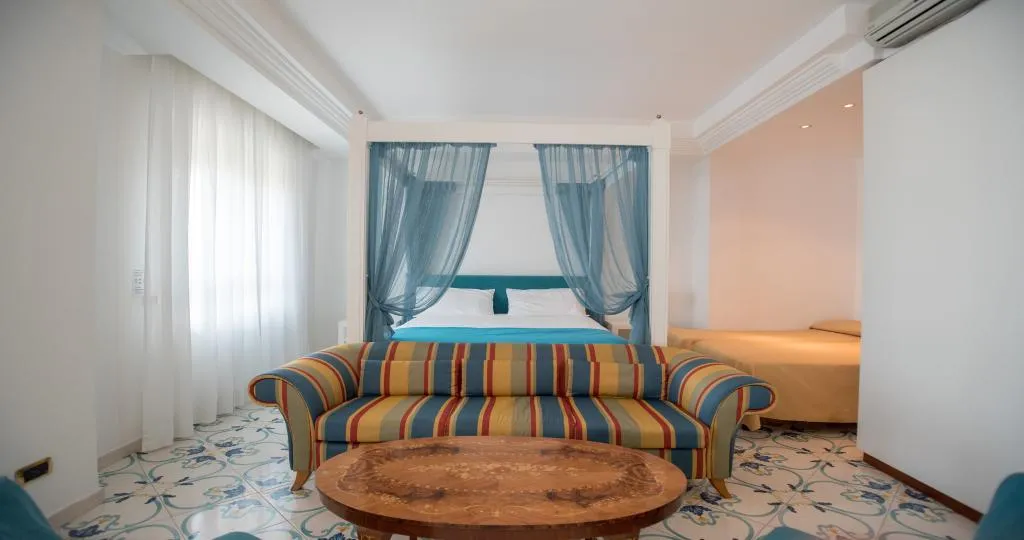 JUNIOR SUITE PARTIAL SEA VIEW Room, Villa Maria, Naples