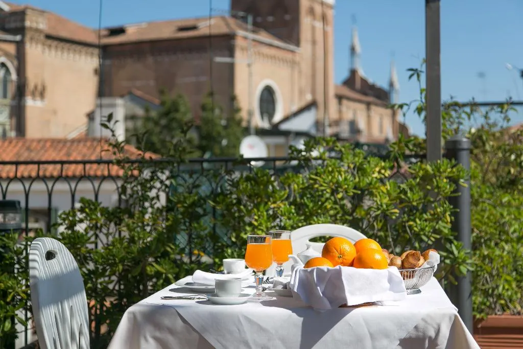 Bar, Pantalon, Venice