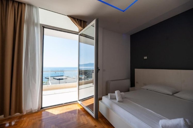 Thea Hotel, Kavaje