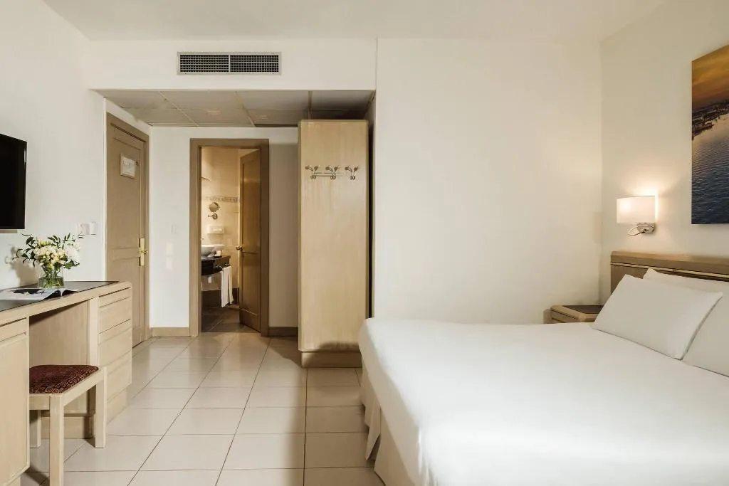 FAMILY ROOM TWO DOUBLE BEDS Room, Diplomat, Malta