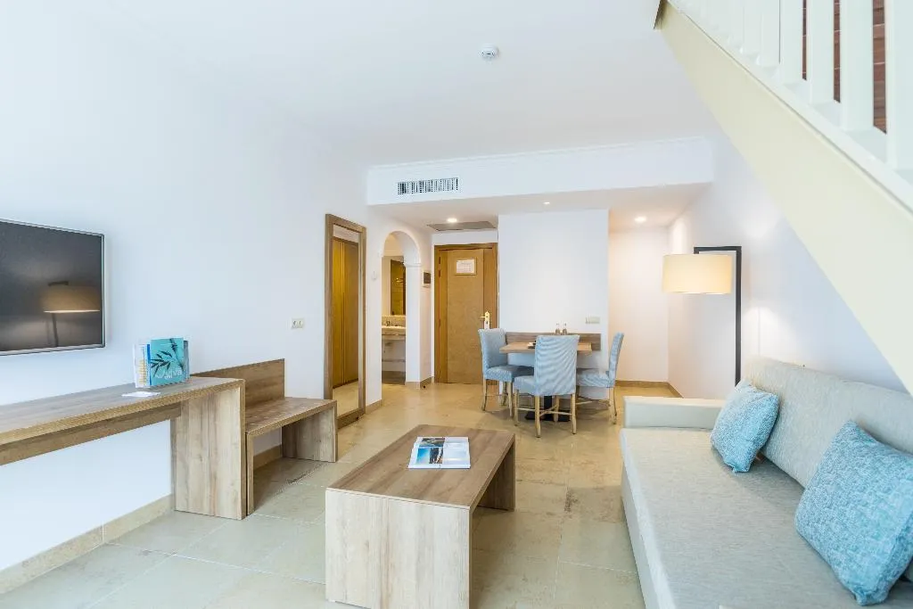 APARTMENT WITH TERRACE Room, Zafiro Mallorca, Majorca