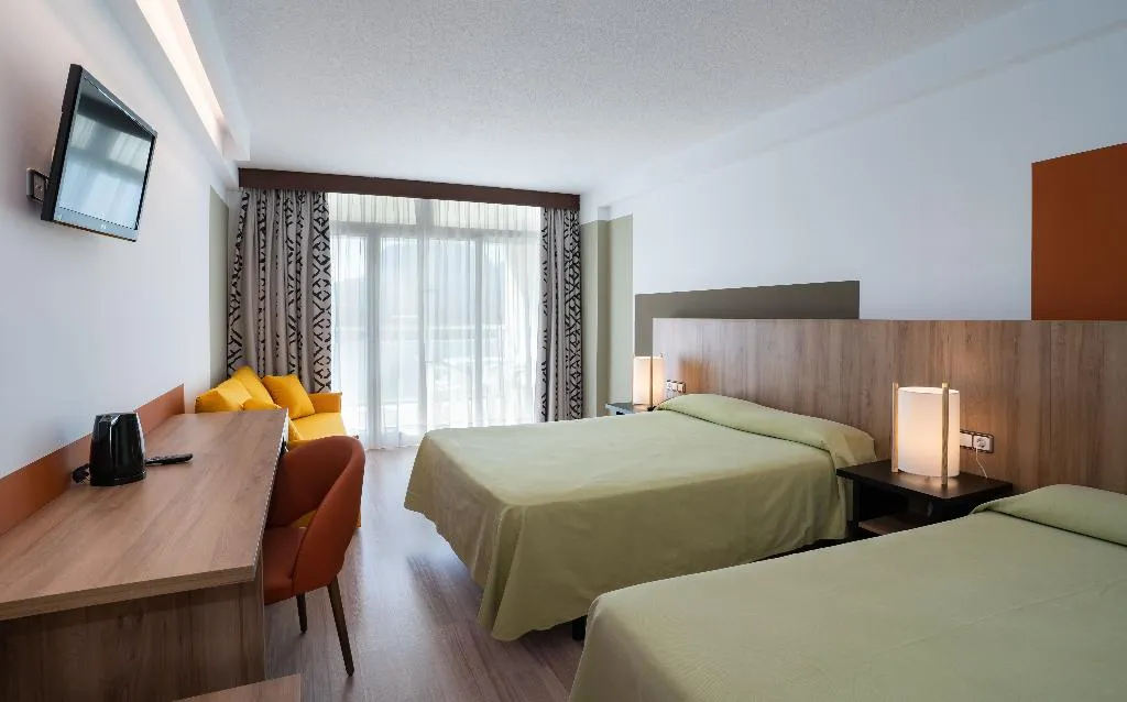FAMILY ROOM STANDARD Room, Medplaya Hotel Flamingo Oasis, Costa Blanca