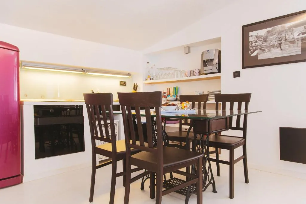 Room, House Karkovich, Split
