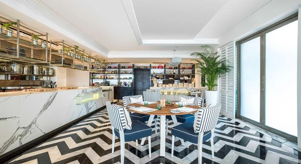 Restaurant, Th8 Palm Dubai Beach Resort Vignette Collection, Dubai