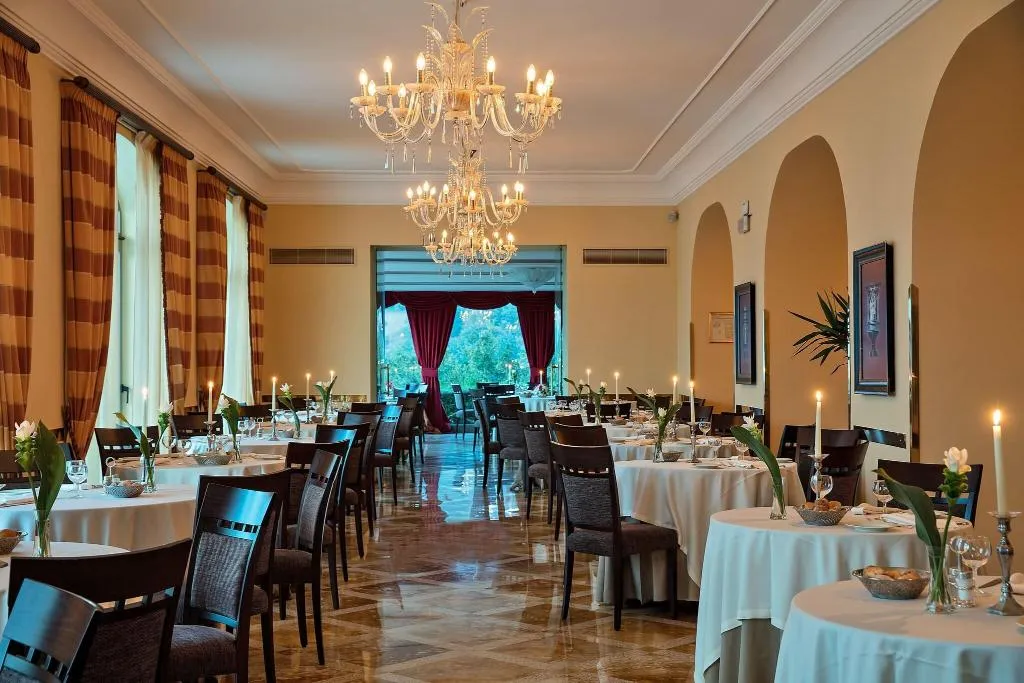 Restaurant, Grand Hotel Due Golfi, Naples