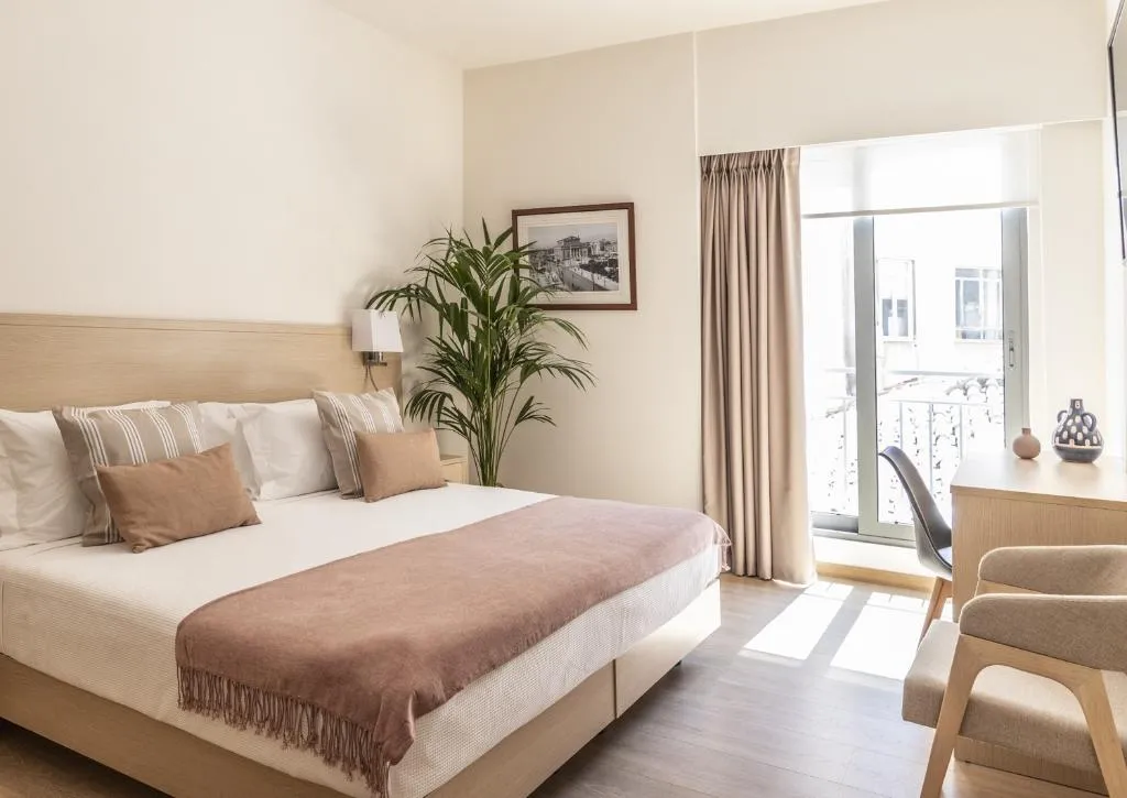 FAMILY ROOM CITY VIEW Room, Gallery Suites &  Residences Piraeus, Athens