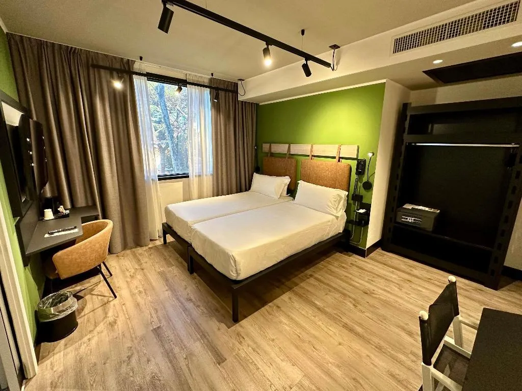 TWIN CLASSIC Room, Mercure Roma Cinecittà (New Opening), Rome