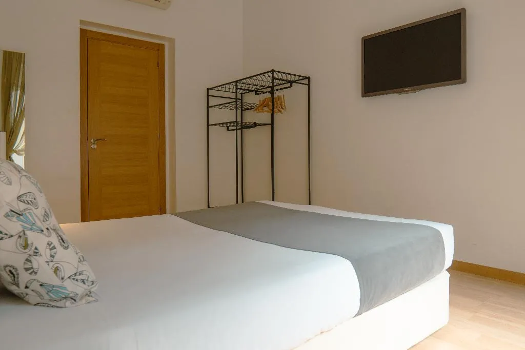 APARTMENT CAPACITY 3 TWO BEDROOMS Room, Smartr Chueca, Madrid