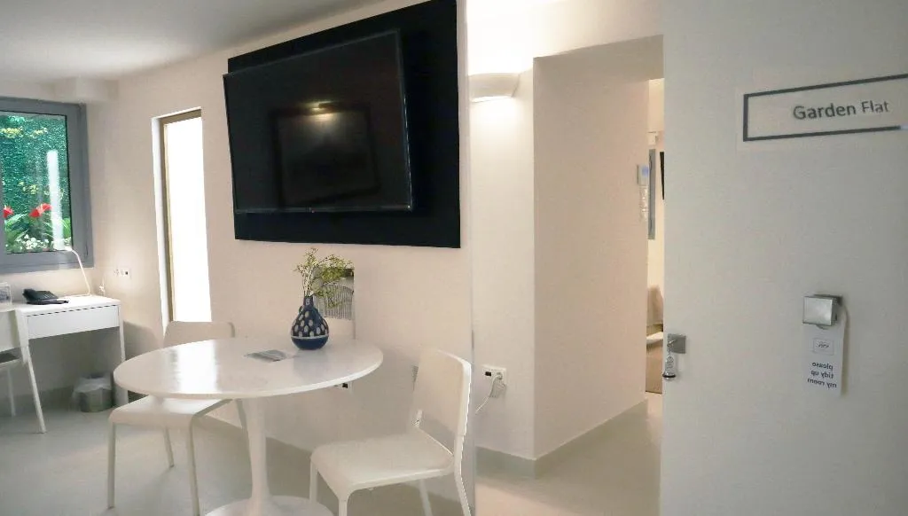 APARTMENT basement Room, Gallery Suites &  Residences Piraeus, Athens