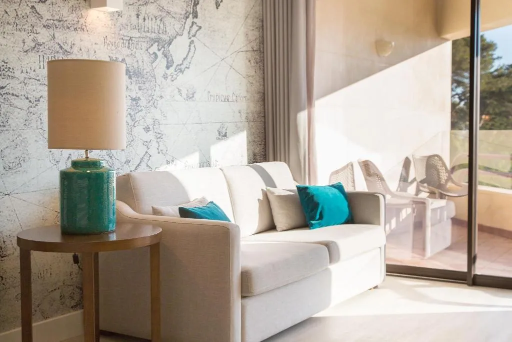 DOUBLE DELUXE QUEEN BED Room, Four Points By Sheraton Sesimbra, Lisbon