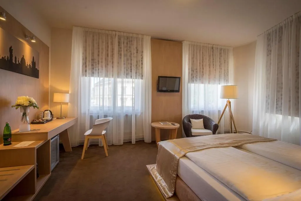 SUITE LUXURY Room, Pytloun Kampa Garden Hotel Prague, Prague