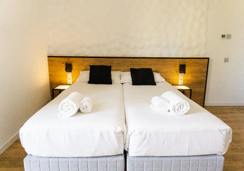 TWIN SUPERIOR WITH VIEWS Room, Fontanella Green House, Barcelona