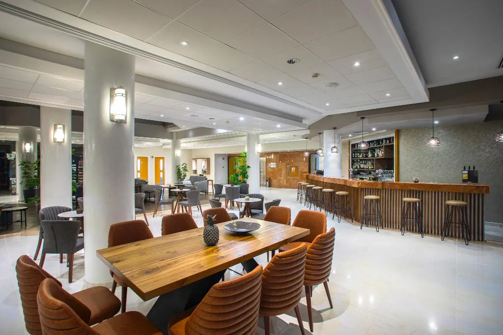 Bar, Leonardo Cypria Bay, Cyprus