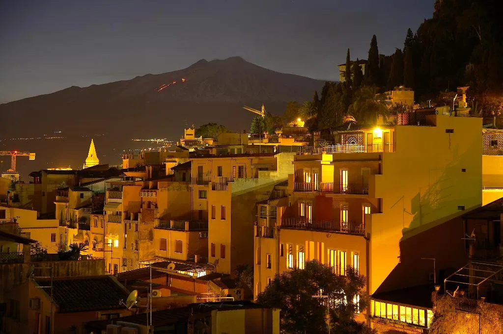 General view, Isabella, Taormina