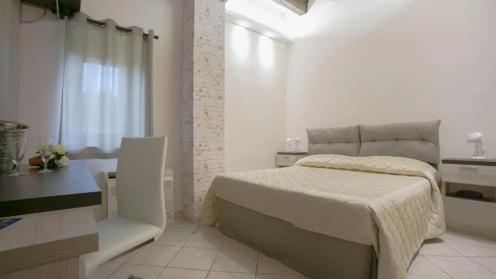 Double or Twin DELUXE Room, La Fenice, Naples