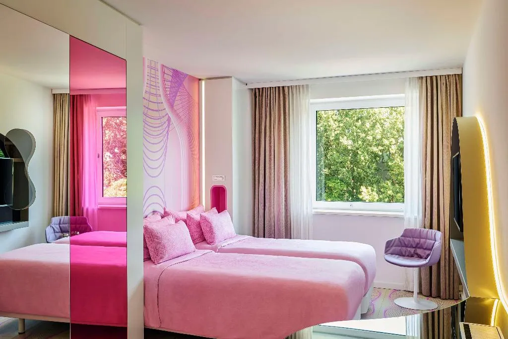 DOUBLE WITH VIEWS Room, nhow Berlin, Berlin