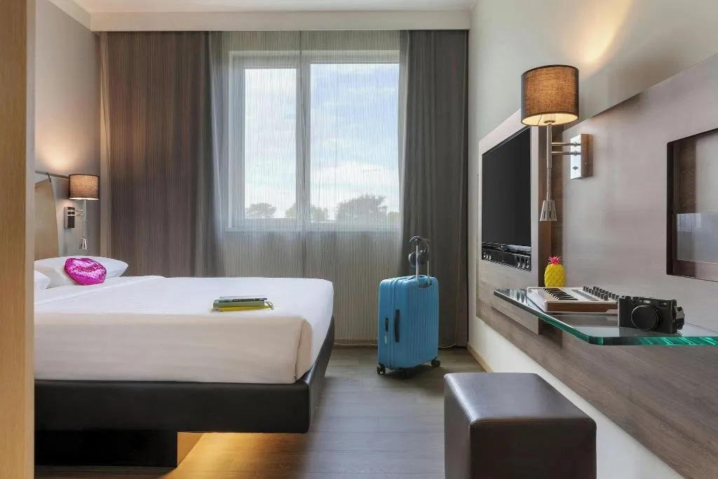 DOUBLE QUEEN SIZE BED Room, Moxy Milan Airport, Milan