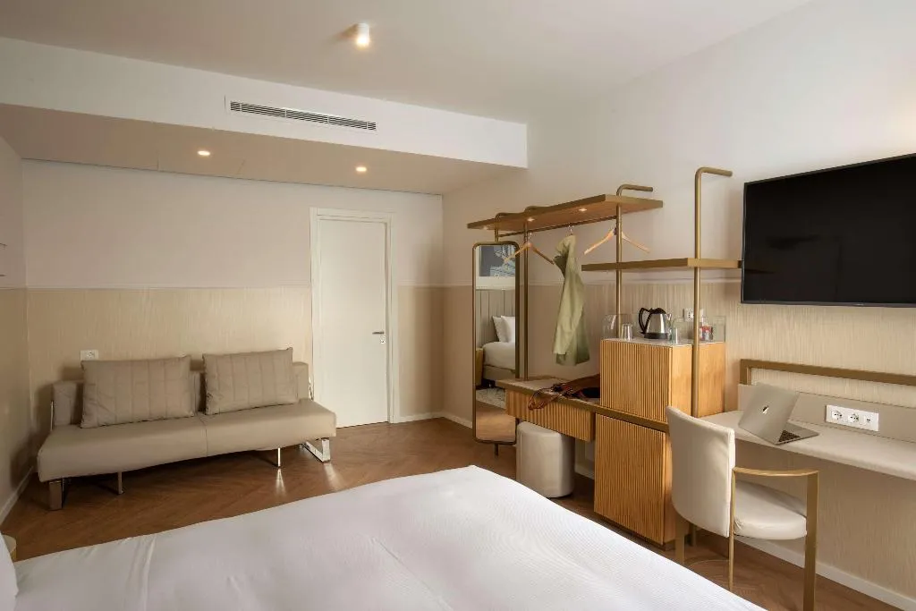 DOUBLE SUPERIOR Room, Cosmopolita Hotel Rome, Tapestry Collection by Hil, Rome